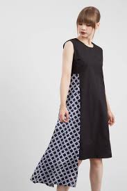 Batik geometris satu ini berasal dari tasikmalaya. Sell Sherona Batik Dress Black Batik Print Berrybenka Com