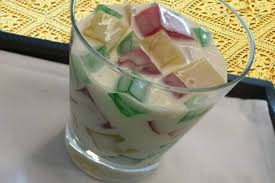 Qué mejor postre que una gelatina colorida como esta gelatina mosaico que puedes hacer con cubos de gelatina de yoghurt cremosito y un extra de gelatina cristalina de té verde. Gelatina Colorida Saude Vida Total