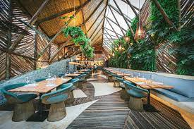 Um espaço rústico e tropical. Ello Restaurante Mareines Arquitetura Archdaily Brasil