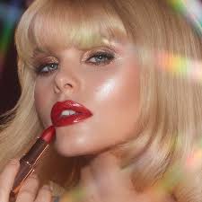 holiday makeup looks to wear with your