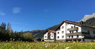 All rooms and apartments come with cable tv and a safety deposit box, and include a private bathroom. Bergfex Haus Zangerl Pension Ferienwohnung St Anton Am Arlberg St Anton Am Arlberg