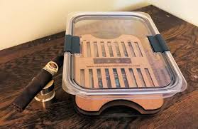 what is a cigar humidor how does a