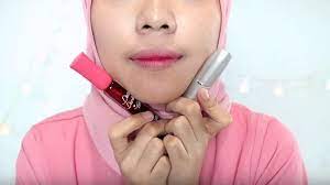 begini cara membuat a lipstick ombre