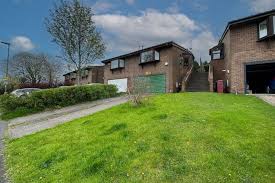 2 Bed Semi Detached House For In