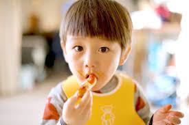 4 loại thực phẩm cần hạn chế cho trẻ ăn nhiều trước khi ngủ