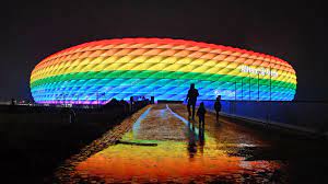 EURO 2020] ยูฟ่าสั่งห้ามเปิดไฟสีรุ้งในสนามมิวนิคนัดเยอรมนี-ฮังการี  กับความคลุมเครือว่ายูฟ่าสนับสนุน LGBT อย่างจริงใจ? - Pantip