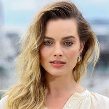 Please do not send any fanmail or hatemail to us. Margot Robbie Observer