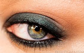 how to wear green eyeshadow