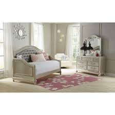 Day Bed Bedroom Set In Rous Platinum