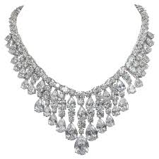 faux diamond drie necklace