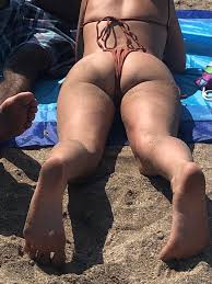 Thong girl bent over - Beach & Bikini - Forum