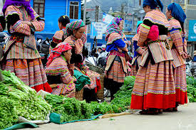 The hmong people are an ethnic group living mainly in southern china (guizhou, yunnan, sichuan, chongqing and guangxi), vietnam, laos, thailand, and myanmar. H Mong Ethnic Group Vietnamese People