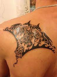 Pin von Roy Worrell auf tatoo | Polynesisches tattoo, Hammerhai tattoo,  Tattoos männer
