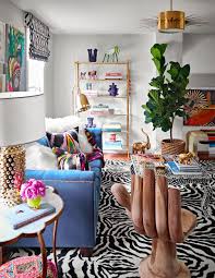 21 es with maximalist decor that