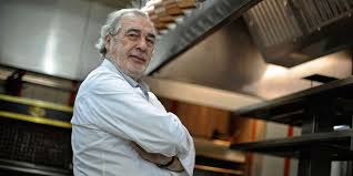 Il avait été consacré meilleur cuisinier français de l'année en 1983, avant d'afficher trois étoiles pendant 15 ans d'affilée. Fvz0qtuibnpxzm
