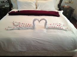 honeymoon suite with round bed and