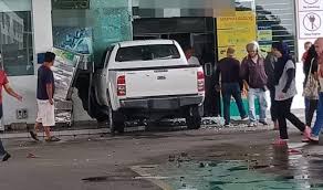 It's the play nice or go home rule. Two Vehicles Crash Into Convenience Store Of Petrol Station In Samarahan Borneo Post Online