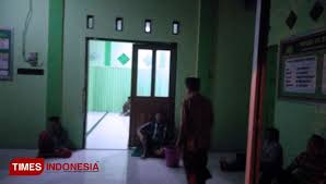 Kantor ini melayani kebutuhan terkait listrik masyarakat. Pelannggan Keluhkan Layanan Pt Pln Area Bojonegoro Rayon Jatirogo Tuban Times Indonesia