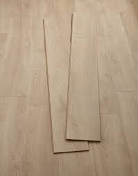natural oak laminate flooring
