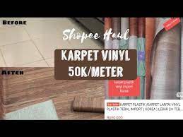 Dekorasi yang digunakan pun berupa karpet berwarna cokelat yang berwarna sama dengan lantai. Review Pemasangan Karpet Vinyl Kayu Ala Korea Shopee Haul Room Decor Untuk Anak Kos Youtube