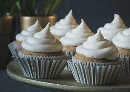 gingerbread chai cupcakes with cinnamon