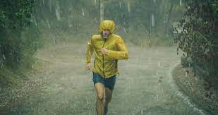 Как правильно бегать под дождем | MAXIM