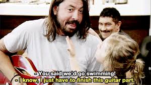 Now the dave grohl is such an awesome dude and absolute legend! Dave Grohl And His Daughters Are Low Key The Most Cute And Talented Musical Family