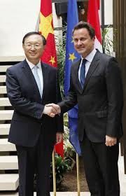L'actualité européenne et l'état de droit, la mise en place d'un certificat vert. Prime Minister Xavier Bettel Of Luxembourg Meets With Yang Jiechi