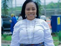 Tope alabi surprises her hubby on his birthday as she mobilizes friends. Tope Alabi Biography Career Family Education Songs Naijabiography