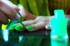 how to make glow in the dark nail polish