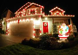 Make christmas magic with the range of christmas decorations at woodies. 50 Best Outdoor Christmas Decorations For 2016 Christmas House Lights Decorating With Christmas Lights Exterior Christmas Lights