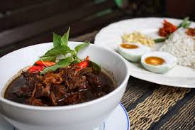 Sajikan rawon hangat dengan taburan kecambah, telur asin dan sambal. Resep Masakan Rawon Setan Jawa Timur Resep Masakan Jawa