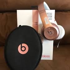The beats solo3 wireless headphones 4625658 include the efficient apple w1 chip for seamless setup and switching for your apple devices*, up to 40 hours of battery life, and fast fuel technology for 3 hours of play with a 5 minute charge. Beats By Dr Dre Solo3 Wireless Headband Headphones Rose Gold 190198105455 Ebay Headphones Beats Headphones Wireless Cute Headphones