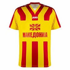 Das trikot ist hochgradig funktional und unterstützt deine mannschaft dabei, ihr volles potenzial zu entfalten. Macedonia Home Und Away Fussball Trikots Fur Erwachsene Kinder Von Subside Sports
