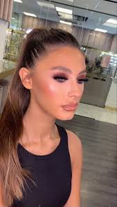 news looking for a make up artist