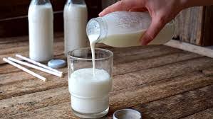 تقدم مساحيق الحليب المجفف القائمة على الألبان خيارات مغذية وممتدة الصلاحية يمكن استخدامها كبديل للحليب الطازج أو كمشروب صحي وسريع الذوبان أو كمكون في مجموعة واسعة من الوصفات. ØªÙØ³ÙŠØ± Ø­Ù„Ù… Ø´Ø®Øµ ÙŠØ¹Ø·ÙŠÙ†ÙŠ Ø­Ù„ÙŠØ¨