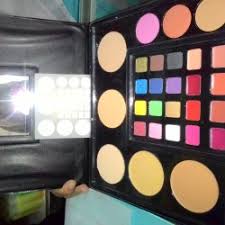 wardah profesional make up kit pallete