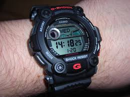 The bezel is secured by four screws for a tough and rugged. G Shock G 7900 Full Plastic Jacket