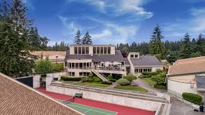 Our 9600 square foot facility includes 16 butterfly centrefold tables, an 18 foot ceiling, ittf approved gerflor flooring, and a friendly, professional environment. Central Park Tennis Club Kirkland Washington Tennis Club