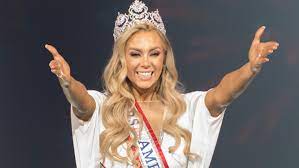 Shaylyn Ford crowned 2022 Mrs. American