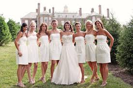 can guests wear white to a wedding
