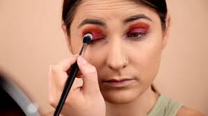 how to wear pink eye shadow with