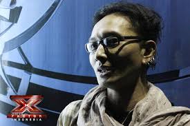 ... host X Factor Indonesia membacakan satu per satu kontestan yang lolos. Gede Bagus dinyatakan sebagai peserta pertama yang lolos ke babak selanjutnya. - Isa-Raja1