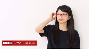 Terkadang mereka sembarangan memakai kacamata yang justru merusak penampilan. Di Jepang Perempuan Dilarang Memakai Kacamata Di Tempat Kerja Bbc News Indonesia