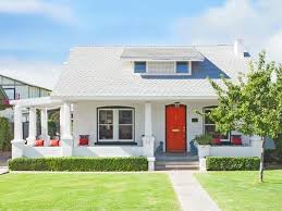 Agar rumahmu tidak terkesan boring dengan warna putih saja, ayo liat inspirasi warna cat dinding luar rumah dari rukita yang bisa memberi sentuhan unik bagi rumahmu. Kombinasi Warna Cat Dinding Luar Rumah Yang Cerah Untuk 2021