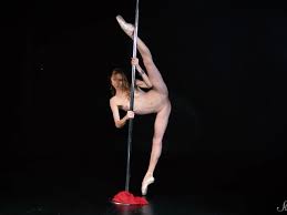 Pole dance nude