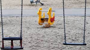 Rodgau: Jugendlicher (13) masturbiert auf Spielplatz - Vater reagiert