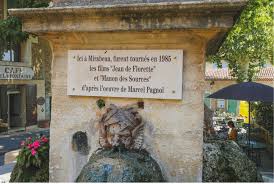 Dans les collines de provence, ugolin cultive de splendides oeillets grâce à la source des romarins. Manon Des Sources Marcel Pagnol Mirabeau Vaugines Vaucluse