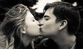 無料写真] キスする若いカップル - パブリックドメインQ：著作権フリー画像素材集