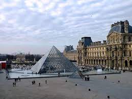 Private tour guide in Paris gambar png